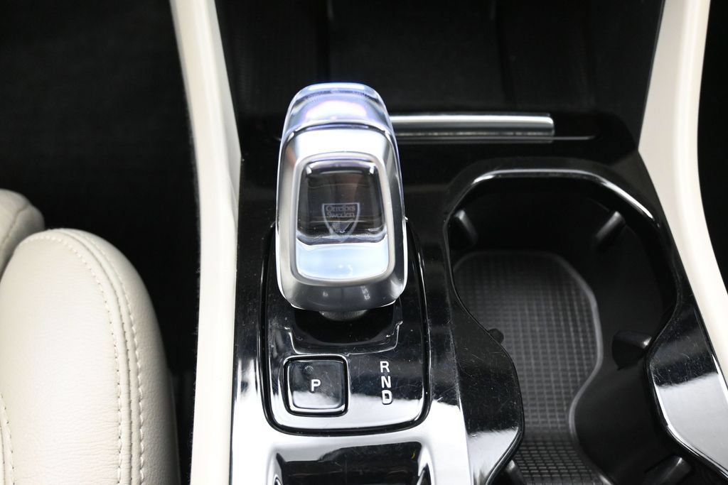 Used 2023 Volvo XC40 B5 Plus AWD/4WD image 26