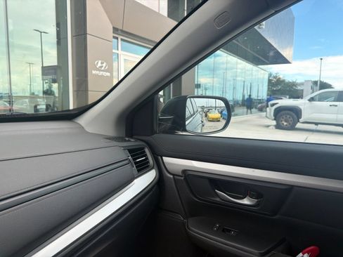 Used 2017 Honda CR-V LX image 12