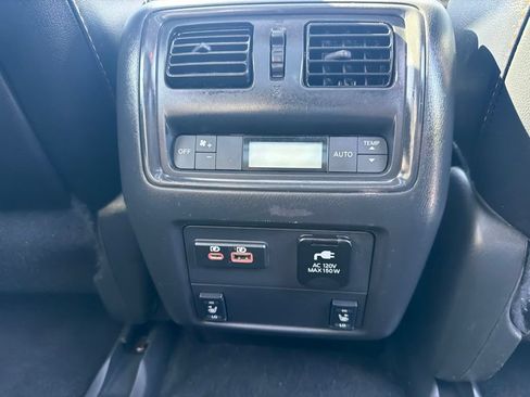Used 2019 Nissan Pathfinder SL FWD image 31