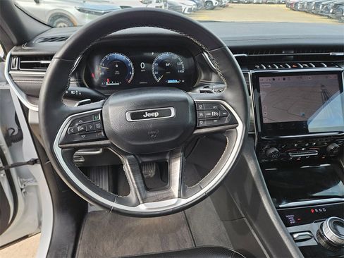 Used 2024 Jeep Grand Cherokee L Limited w/ Luxury Tech Group II image 17