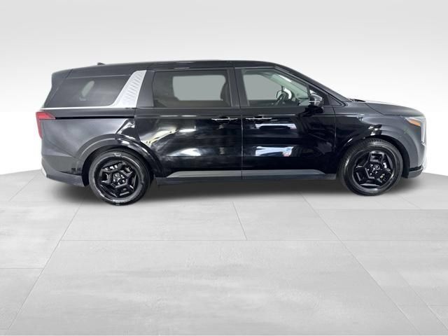 Certified 2025 Kia Carnival FWD image 6