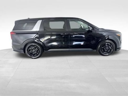 Certified 2025 Kia Carnival FWD image 6
