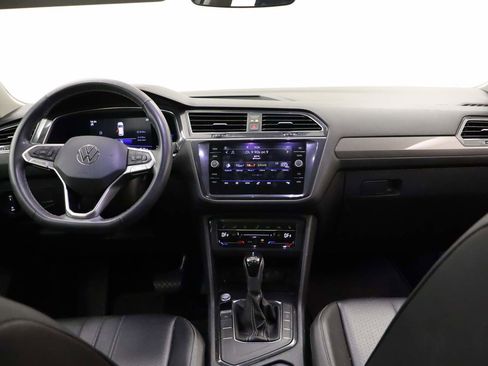Certified 2022 Volkswagen Tiguan SE w/ Panoramic Sunroof Package image 11
