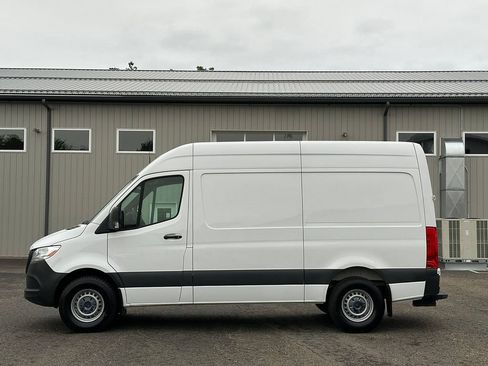 Used 2022 Mercedes-Benz Sprinter 1500 image 14