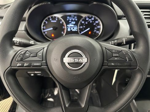 Used 2025 Nissan Versa S w/ Trunk Package image 11