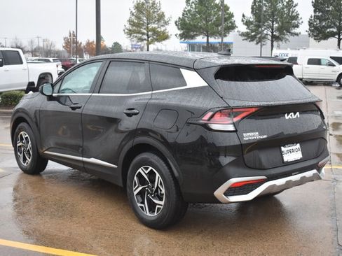 Used 2024 Kia Sportage LX image 9