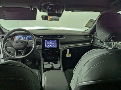 New 2025 Jeep Grand Cherokee Laredo w/ MOPAR Finishing Package image 19