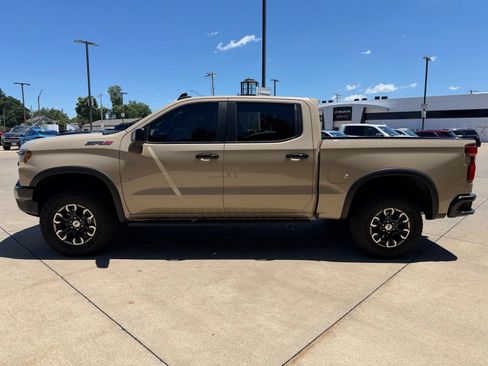 Used 2022 Chevrolet Silverado 1500 ZR2 w/ Technology Package AWD/4WD image 8