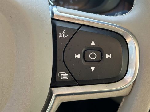 Used 2021 Volvo XC60 T5 Momentum w/ Protection Package Premier image 38