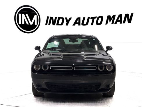 Used 2022 Dodge Challenger SXT RWD image 9