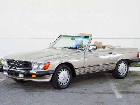 Used 1989 Mercedes-Benz 560 SL image 4