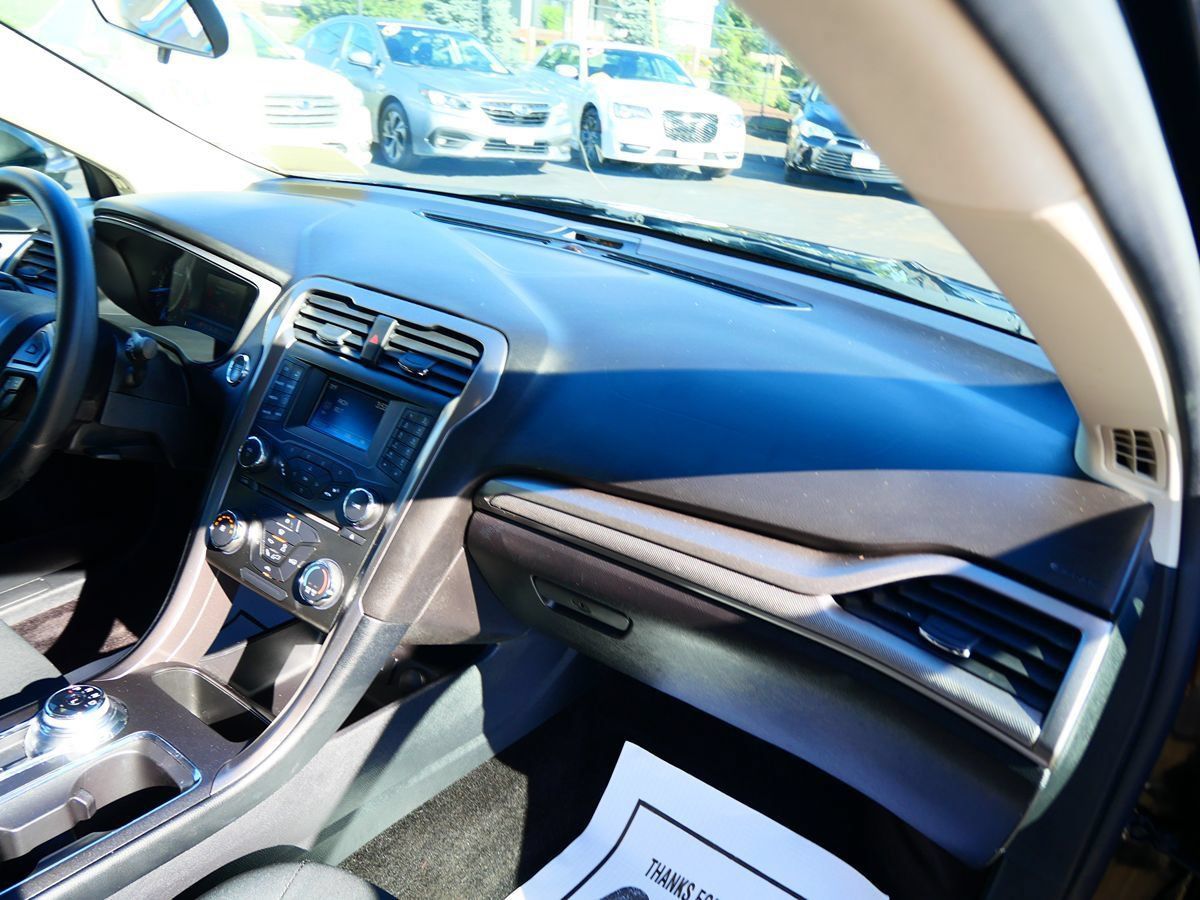 Used 2017 Ford Fusion SE FWD image 27
