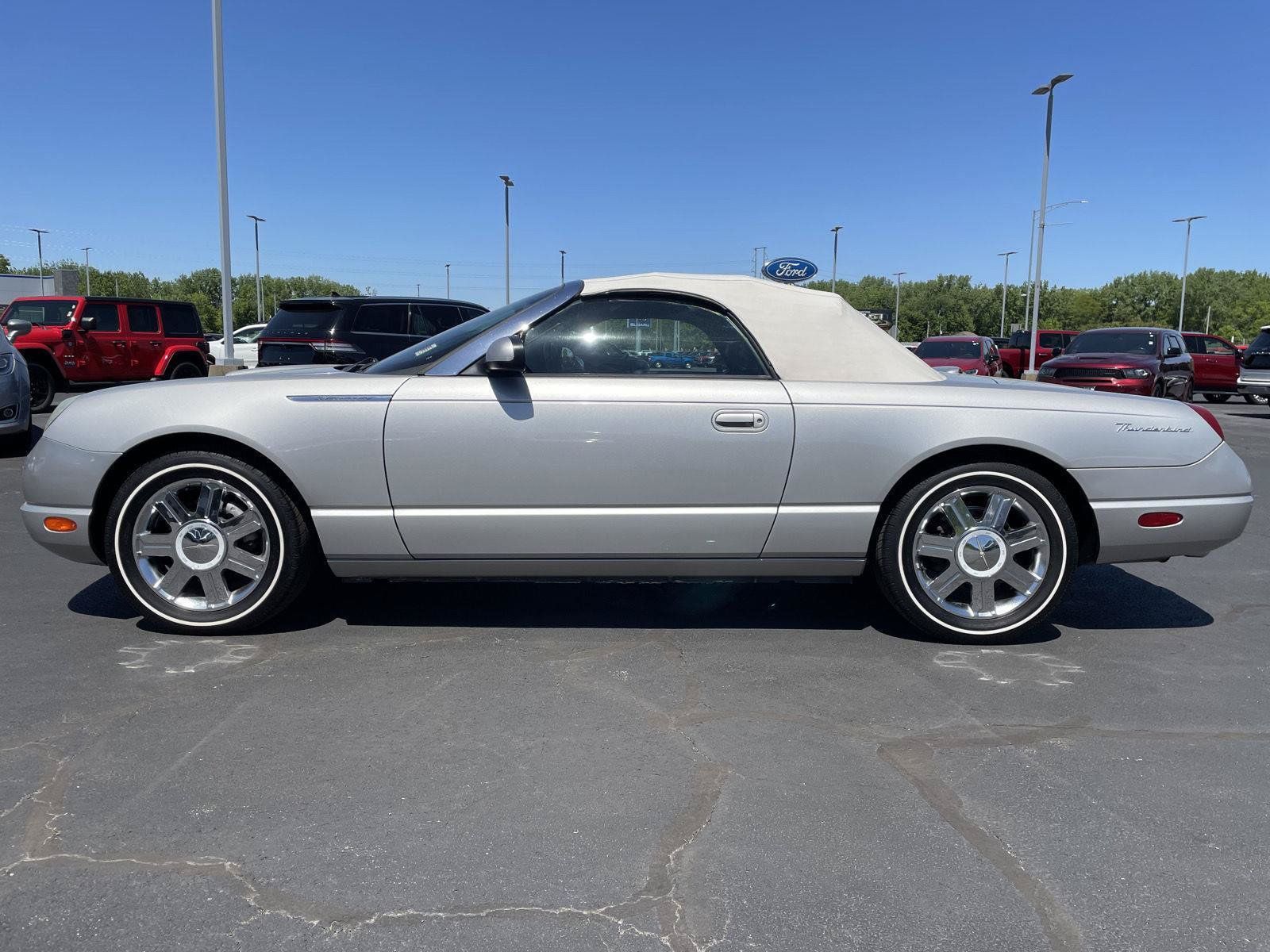 Used 2005 Ford Thunderbird RWD image 2
