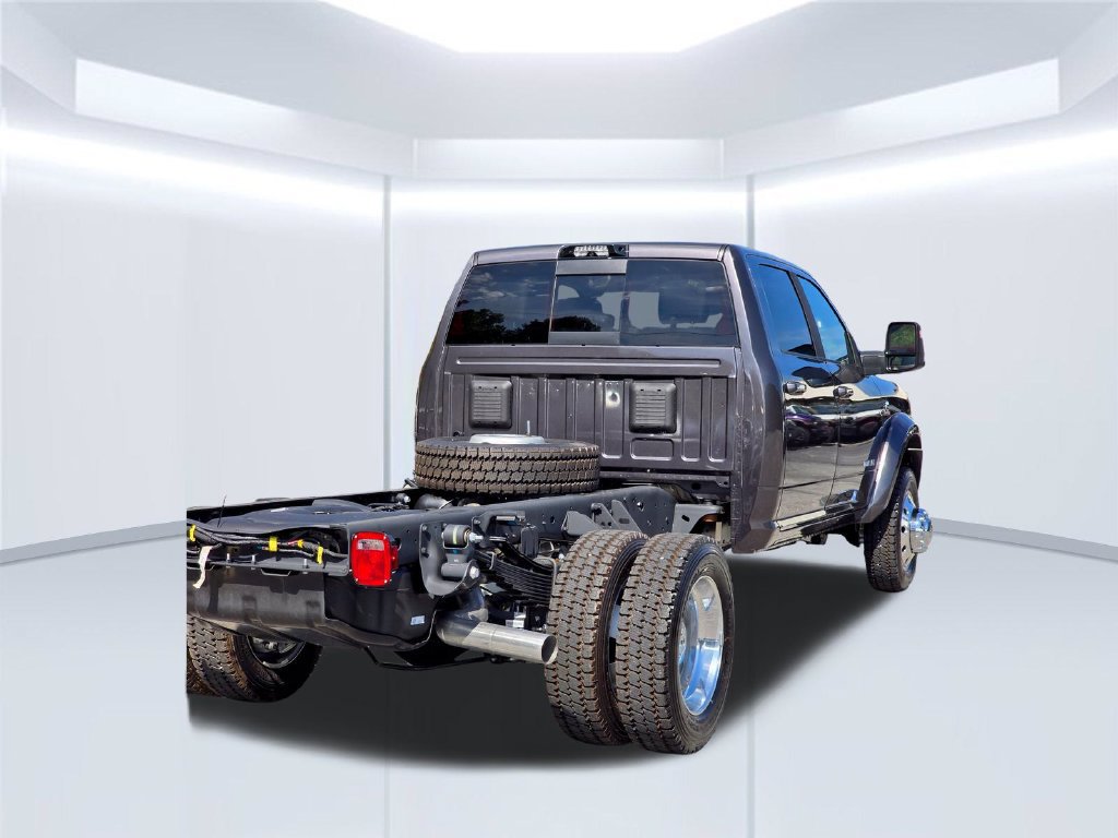 New 2026 RAM 4500 4x4 Crew Cab DRW w/ Laramie Trim Package image 40