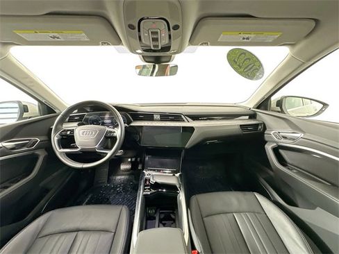 Used 2022 Audi e-tron Premium Plus image 3