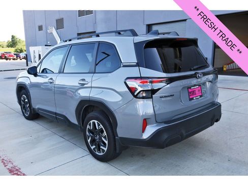 Used 2025 Subaru Forester Premium w/ Convenience Package #1 AWD/4WD image 6