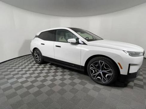 New 2022 BMW iX xDrive50 w/ Convenience Package image 2