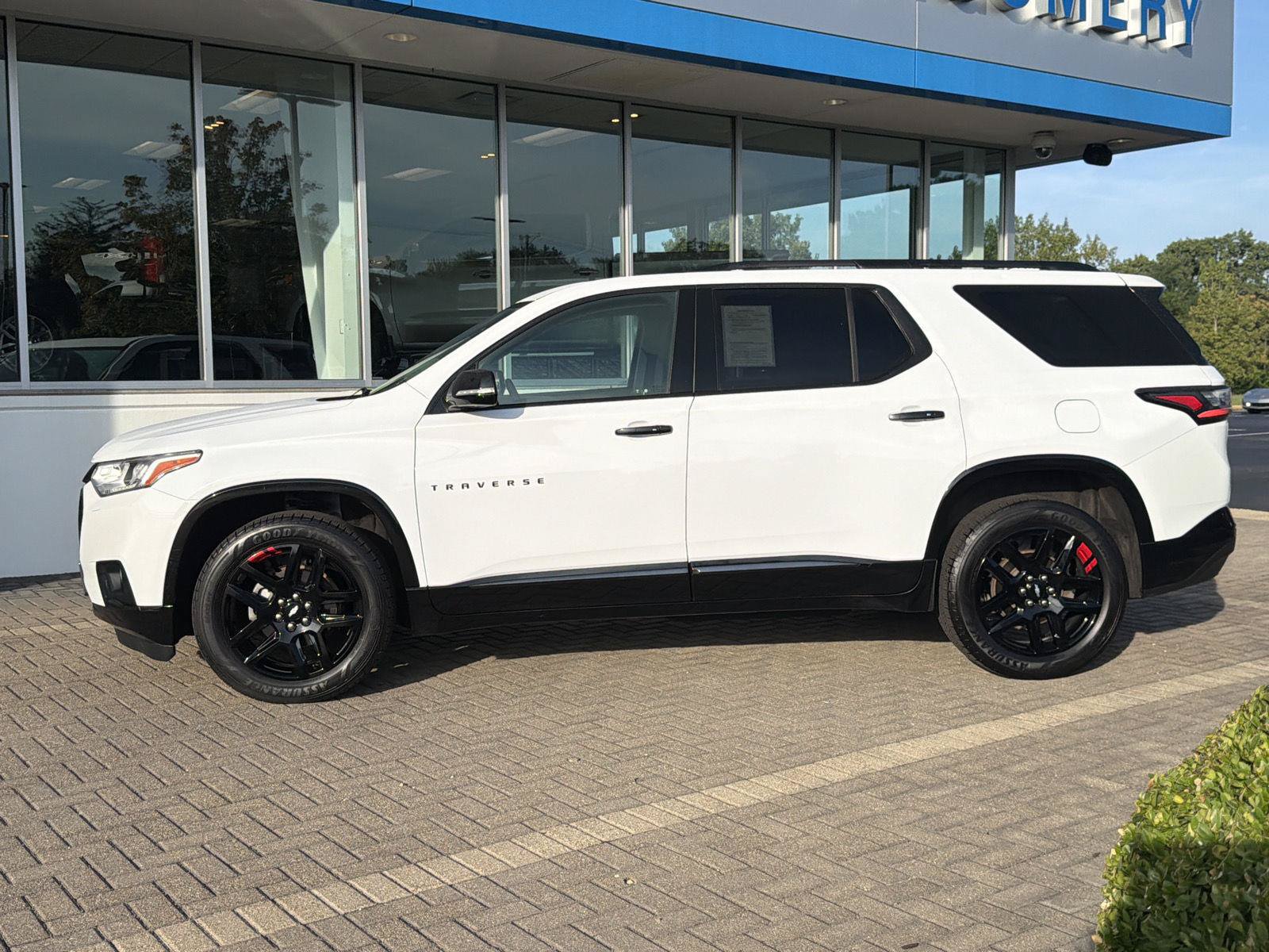 Used 2019 Chevrolet Traverse Premier w/ Redline Edition FWD image 2