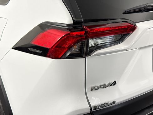 Used 2024 Toyota RAV4 LE AWD/4WD image 35
