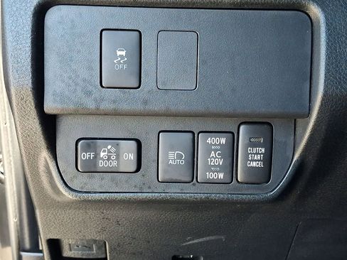 Certified 2021 Toyota Tacoma TRD Off-Road AWD/4WD image 30