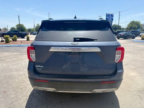 Used 2021 Ford Explorer XLT w/ Equipment Group 202A RWD image 4