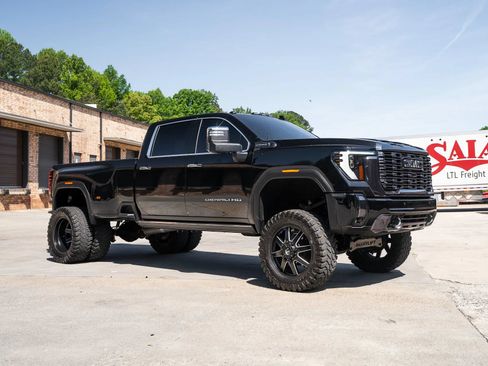 Used 2024 GMC Sierra 3500 Denali Ultimate AWD/4WD image 16