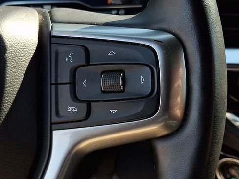 Used 2025 Chevrolet Silverado 1500 LT AWD/4WD image 23