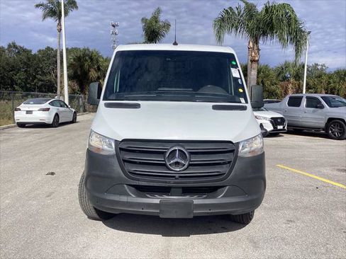 Used 2022 Mercedes-Benz Sprinter 1500 image 3