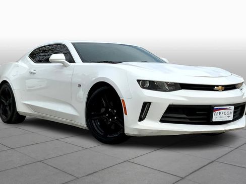 Used 2018 Chevrolet Camaro LT RWD image 3