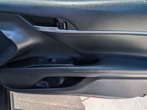 Used 2020 Toyota Camry SE FWD image 18