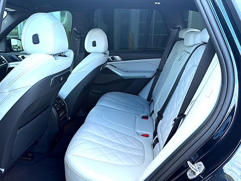 Used 2025 BMW X5 xDrive40i w/ M Sport Package AWD/4WD image 8