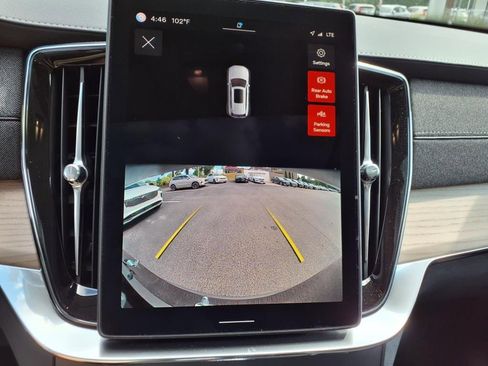 New 2025 Volvo XC90 B6 Core w/ Climate Package image 17