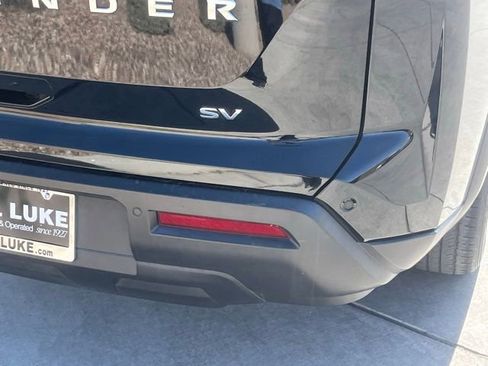 Used 2023 Nissan Pathfinder SV image 9