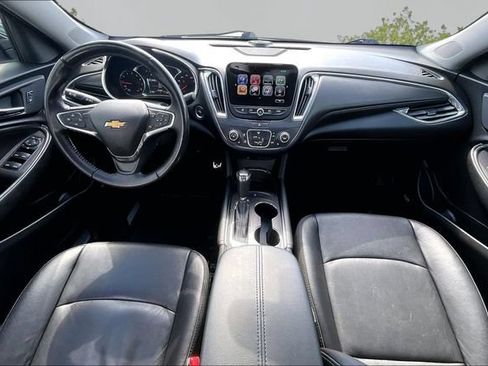 Used 2018 Chevrolet Malibu LT w/ Leather Package FWD image 14