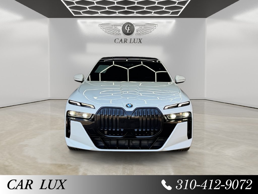 Used 2023 BMW i7 xDrive60 AWD/4WD image 8