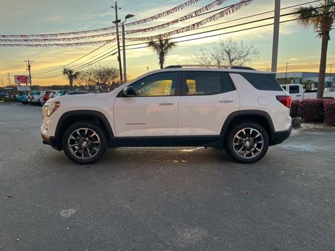 Used 2025 GMC Terrain Elevation w/ Elevation Premium Package image 38