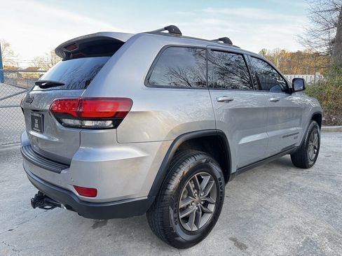 Used 2016 Jeep Grand Cherokee Laredo 75th Anniversary image 8