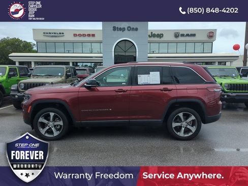 Used 2023 Jeep Grand Cherokee Limited w/ Luxury Tech Group II AWD/4WD image 3