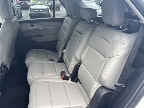 Used 2025 Ford Explorer Active w/ Active Comfort Package image 13
