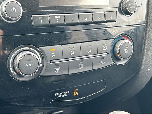 Used 2016 Nissan Rogue S w/ Appearance Package image 31