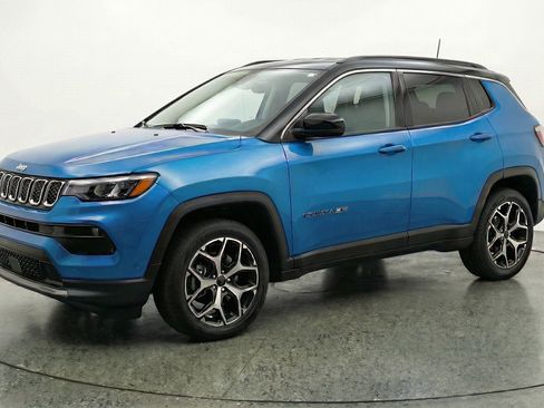 Used 2025 Jeep Compass Limited AWD/4WD image 3