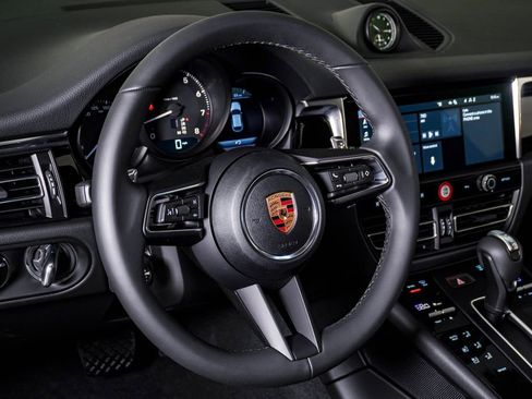 New 2026 Porsche Macan image 18