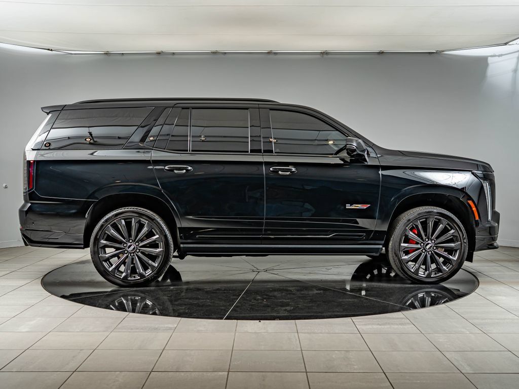 Used 2025 Cadillac Escalade V AWD/4WD image 4