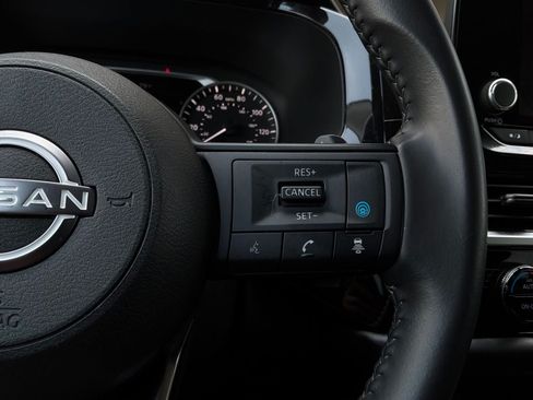 Used 2025 Nissan Pathfinder SV FWD image 36