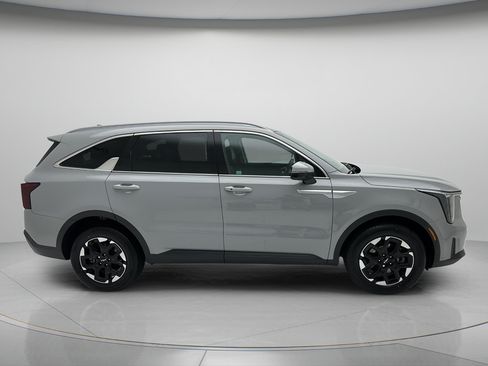 Used 2024 Kia Sorento S w/ Panoramic Sunroof Package AWD/4WD image 4