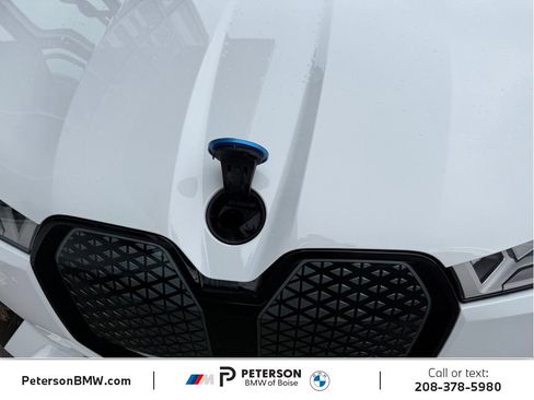 Used 2023 BMW iX xDrive50 w/ Sport Package AWD/4WD image 34