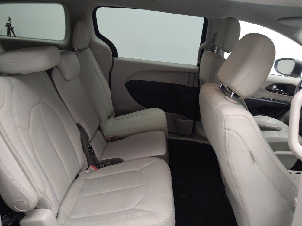Used 2017 Chrysler Pacifica LX FWD image 19