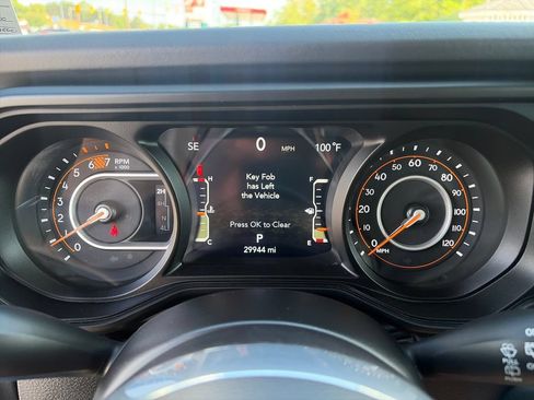 Used 2025 Jeep Wrangler Unlimited Sahara AWD/4WD image 16
