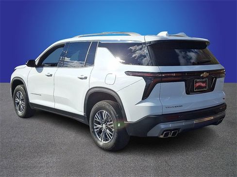 Used 2025 Chevrolet Traverse LT image 6