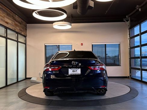 Used 2022 Toyota Camry SE image 4